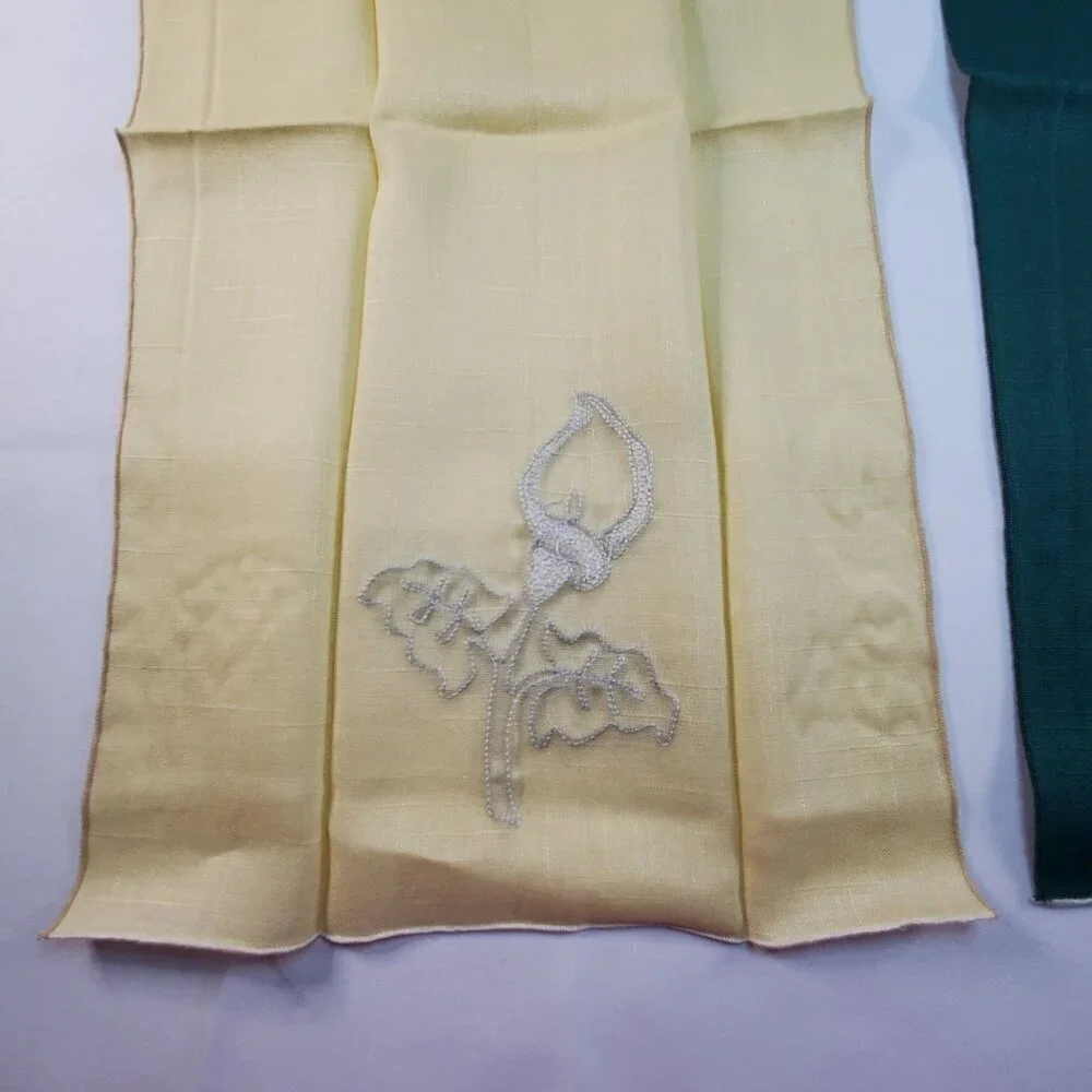 Vintage Calla lily flower Linen Embroidered Tea Towels Yellow & Green Set Of 2